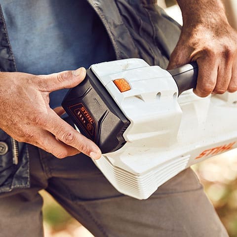 STIHL BGA 57 battery blower kit with AK 20 and AL 101 STIHL BGA 57 cordless blower back view Close-up